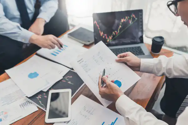 The DelistedStocks dealing desk reviewing company research
